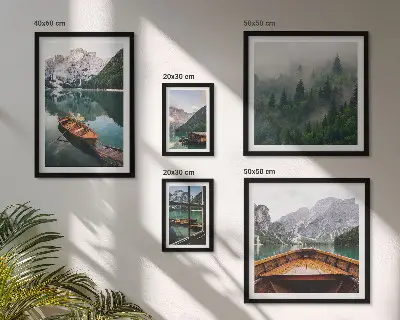 Tableau de décoration murale représentant des bateaux sur des lacs de montagne calmes