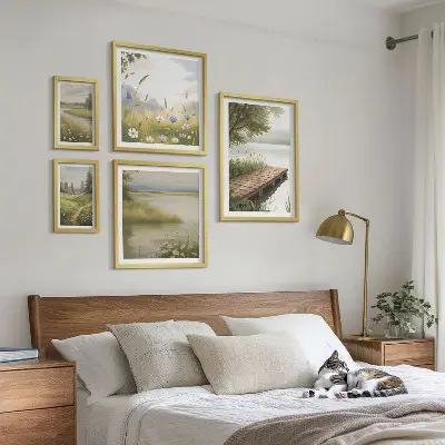 Ensemble de 5 tableaux paysages paisibles avec un pont dans une prairie