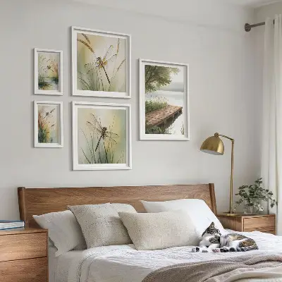 Lot de tableaux encadrés représentant des paysages paisibles de libellules