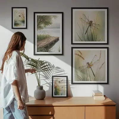 Lot de tableaux encadrés représentant des paysages paisibles de libellules