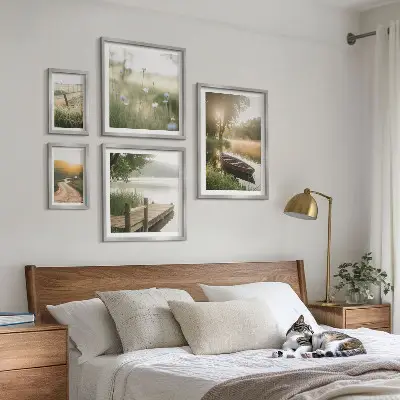 Ensemble de 5 tableaux représentant des paysages tranquilles d'eau verte