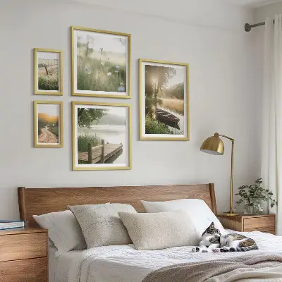 Ensemble de 5 tableaux représentant des paysages tranquilles d'eau verte
