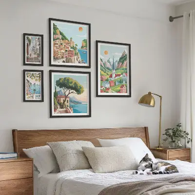 Ensemble de 5 tableaux représentant des montagnes et des villes charmantes