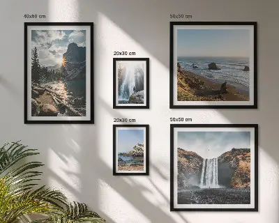 Ensemble de 5 tableaux représentant des paysages de cascades et de plages
