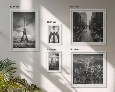 Tableau de décoration murale représentant des icônes architecturales en noir et blanc