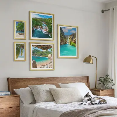 Lot de tableaux encadrés représentant des plages tropicales avec cascades