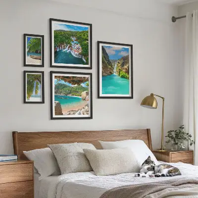 Lot de tableaux encadrés représentant des plages tropicales avec cascades