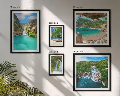 Lot de tableaux encadrés représentant des plages tropicales avec cascades