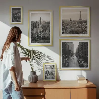 Ensemble de 5 tableaux représentant des panoramas urbains de capitales européennes