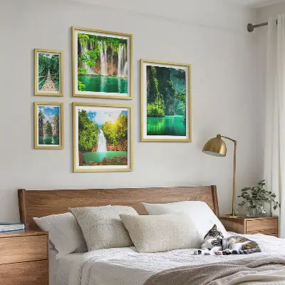 Lot de tableaux encadrés représentant des cascades tropicales et une nature verdoyante