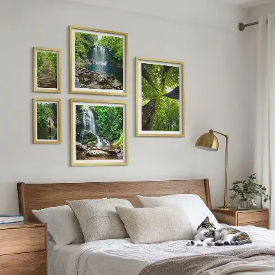 Ensemble de 5 tableaux représentant des paysages verdoyants de cascades