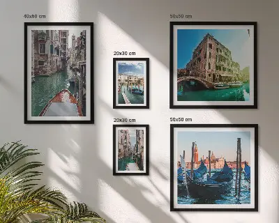 Lot de tableaux encadrés représentant le charme des gondoles sur les canaux de Venise
