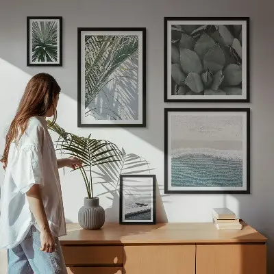 Lot de tableaux encadrés représentant des plantes tropicales avec la mer