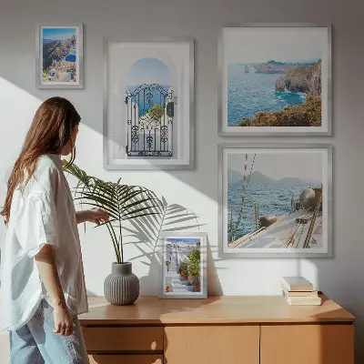Lot de tableaux encadrés représentant des paysages de Grèce et une architecture maritime
