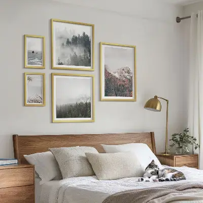 Ensemble de 5 tableaux représentant des paysages de montagnes, forêts et nuages