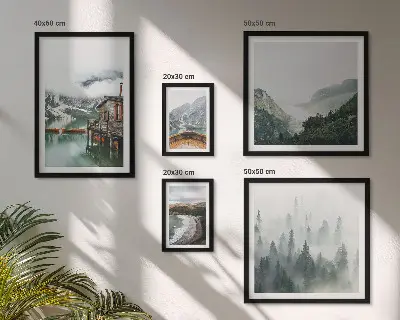 Ensemble de 5 tableaux représentant des paysages de montagne avec des maisons et de l'eau