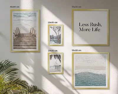 Ensemble de 5 tableaux représentant une vue calme sur la mer et la plage