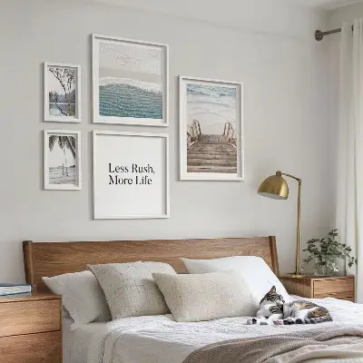 Ensemble de 5 tableaux représentant une vue calme sur la mer et la plage