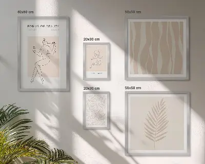 Ensemble de 5 tableaux avec des motifs stylisés de femmes et de plantes