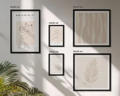 Ensemble de 5 tableaux avec des motifs stylisés de femmes et de plantes