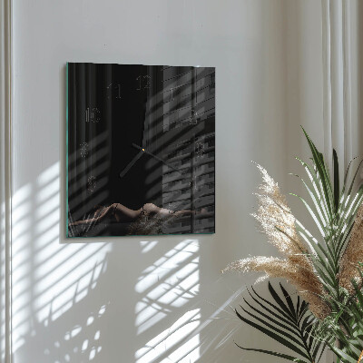 Pendule carrée en verre Femme