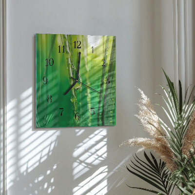 Pendule carrée en verre Des gouttes sur l'herbe
