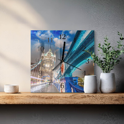 Pendule carrée en verre Pont