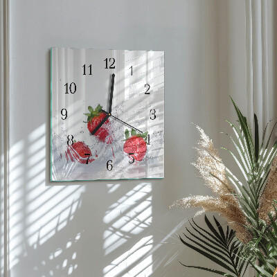 Pendule carrée en verre Fraise