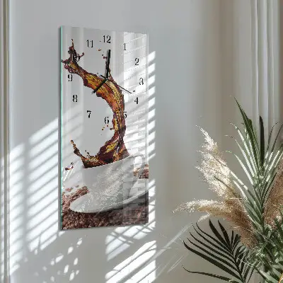 Horloge verticale en verre Une tasse de café