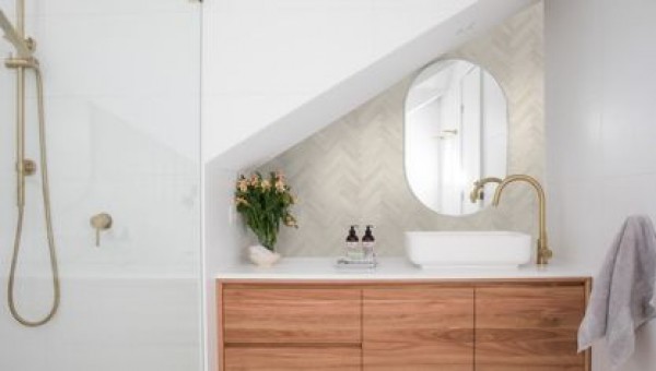 Comment protéger les murs de la salle de bain à la place du carrelage traditionnel ?