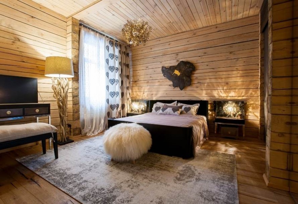 La chambre à coucher de style rustique